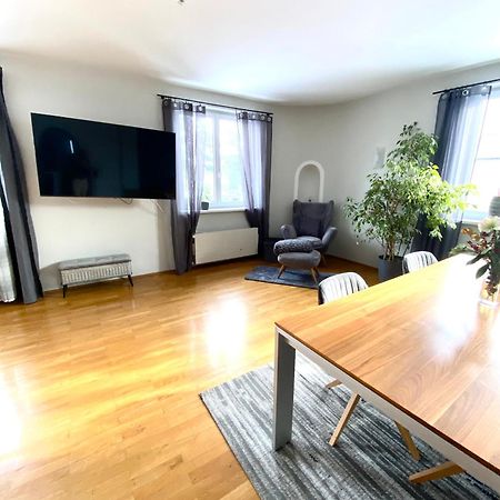 Big Apartment With Balcony クラーゲンフルト エクステリア 写真